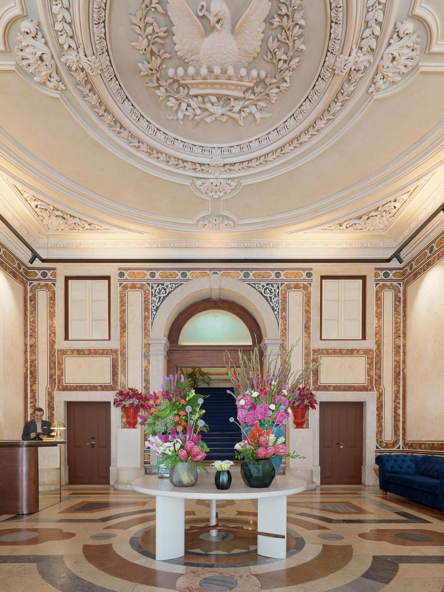 Hotel The One Palácio Da Anunciada 5*